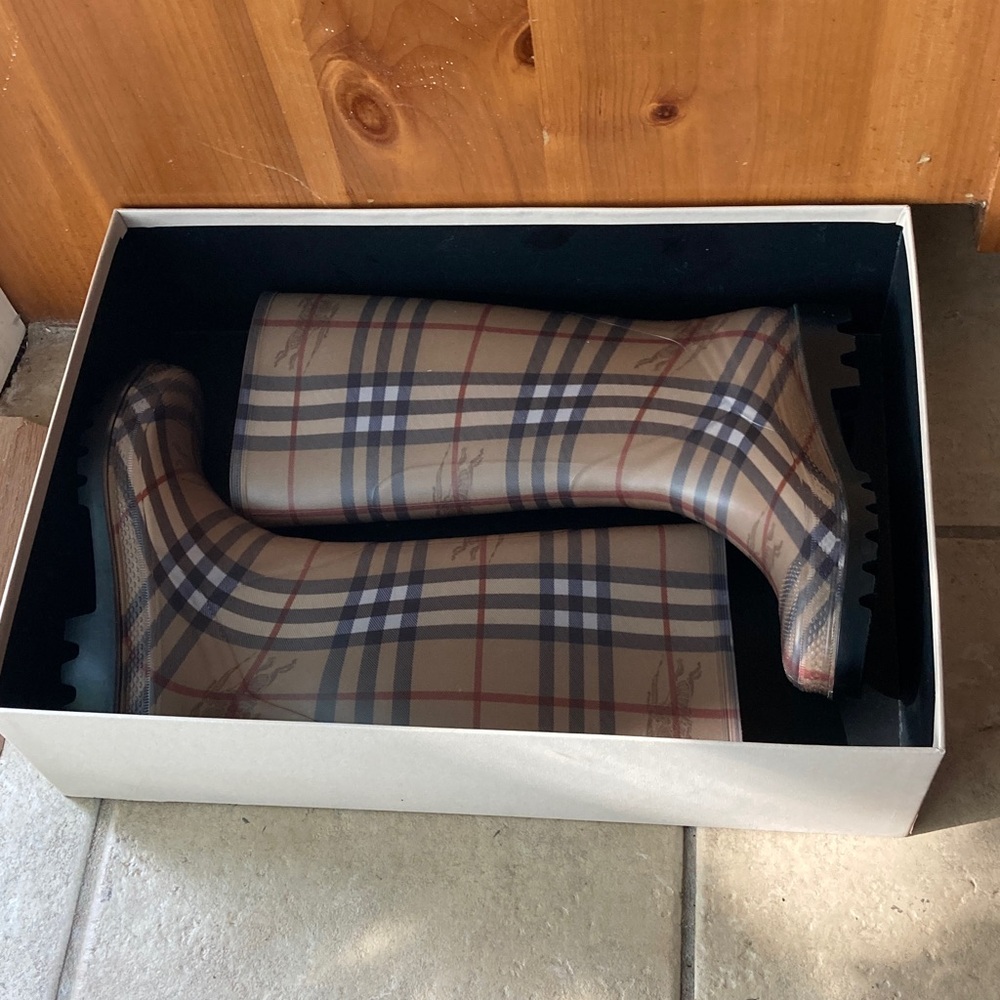 NIB Burberry Tan & Black Plaid Rain Boots - Picture 9 of 9